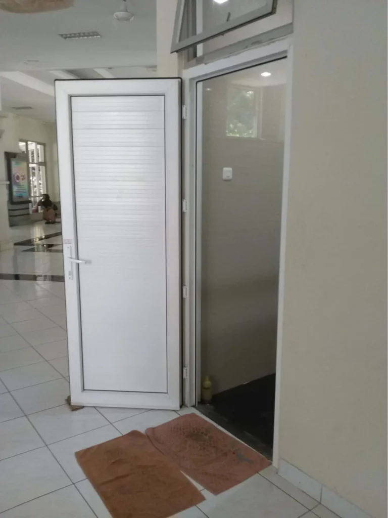 pintu kamar mandi upvc