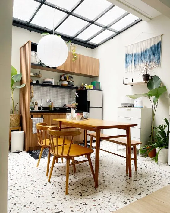 Model Dapur dengan Plafon Skylight