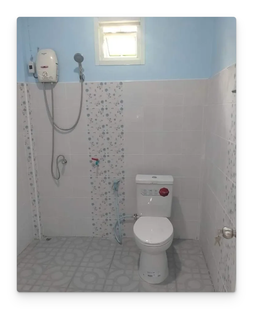 Kamar Mandi Sederhana dengan Shower